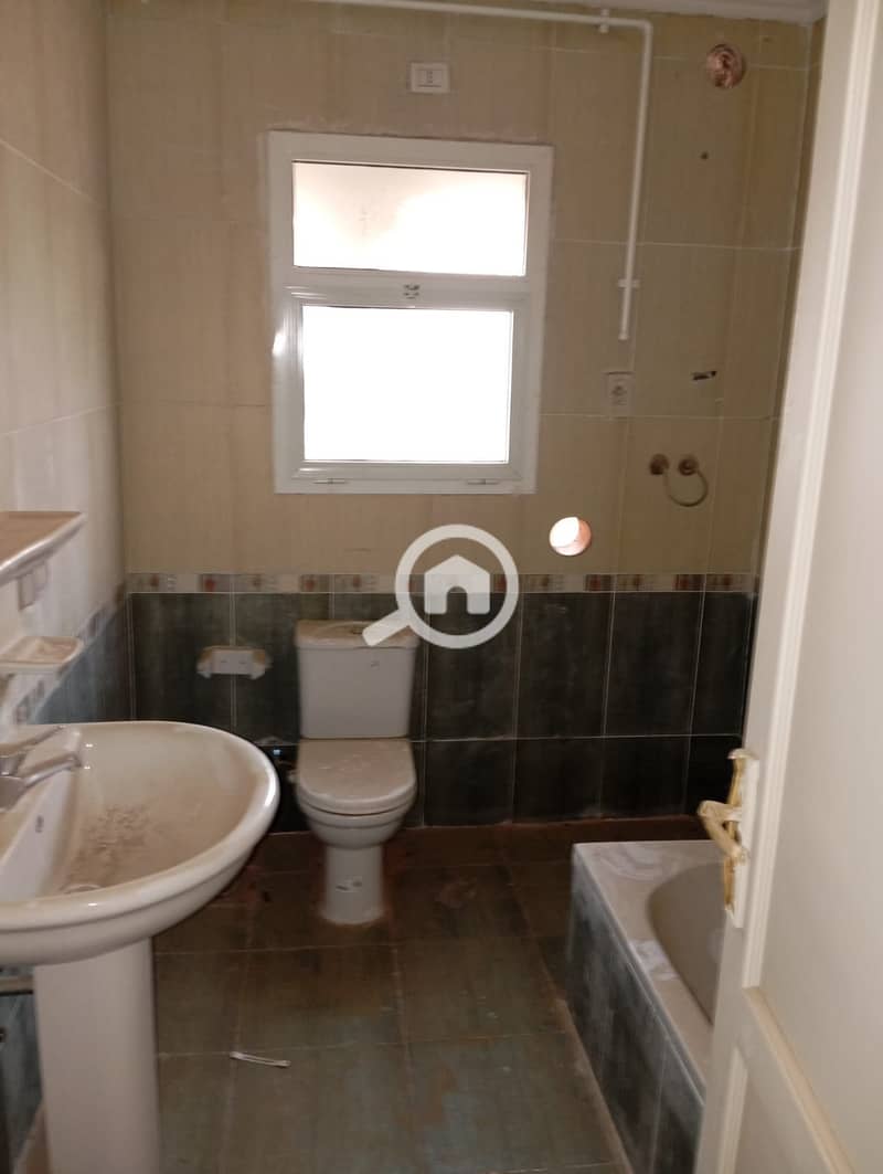 2 1c9faed2-73a8-40f7-a54d-0b19d308c312. jpg