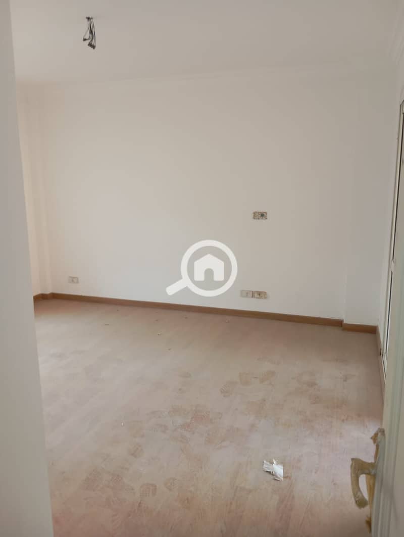 15 cf85d4db-4700-41f3-acca-ac99f1d5c47e. jpg