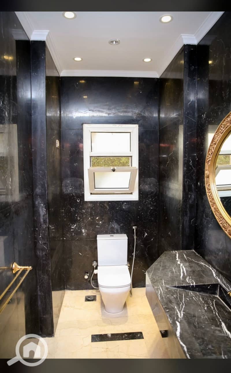 8 b98a1b45-ef4f-4643-909b-0c65b923c524. jpg