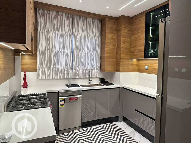 10 fb09a799-7014-4260-a3a5-6677d59c9656. jpg