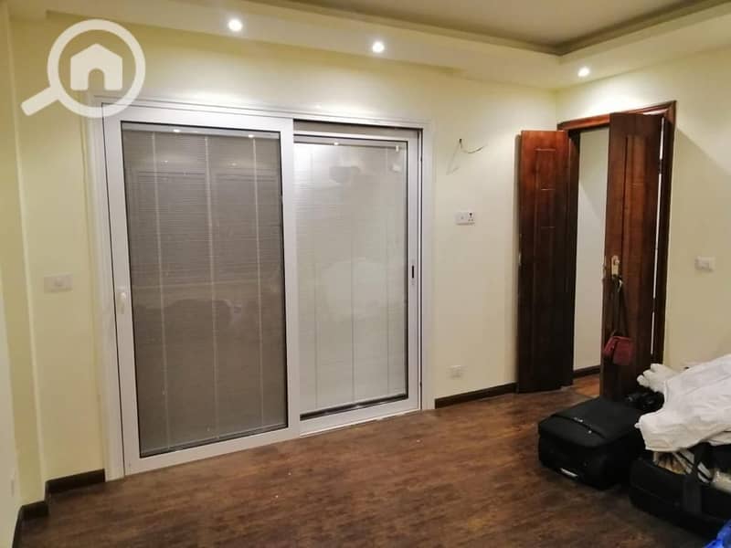 10 182f7057-2302-47b4-9ad0-db466aeeef2d. jpg