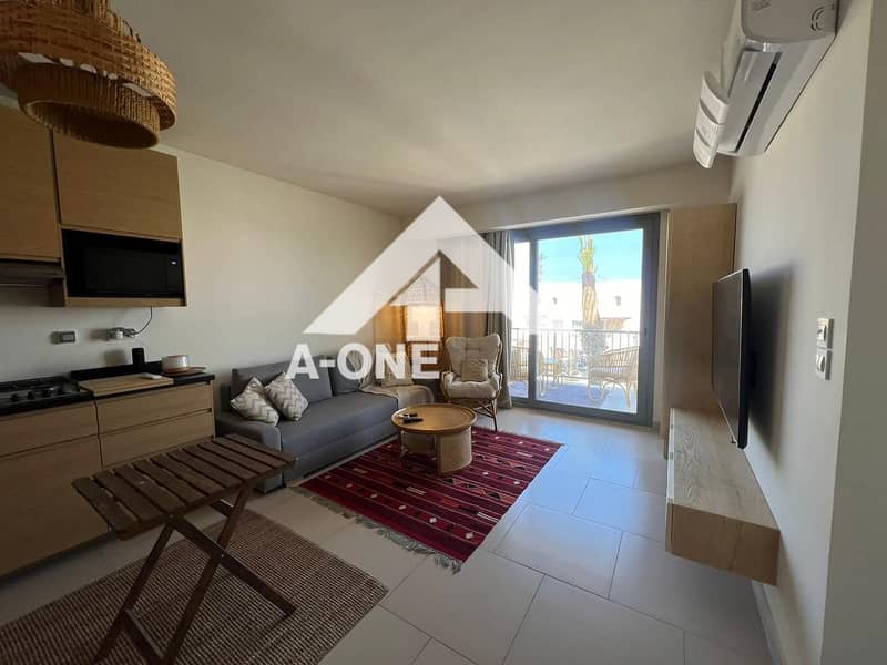 3 208e946b-052c-4b9d-99dd-7dfb76e2b84a. jpg