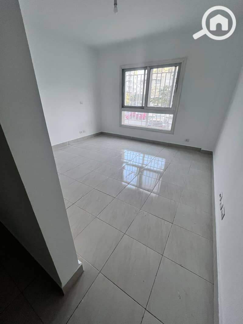 8 ec83644e-0446-471f-ad4e-7a985118f8ef. jpg