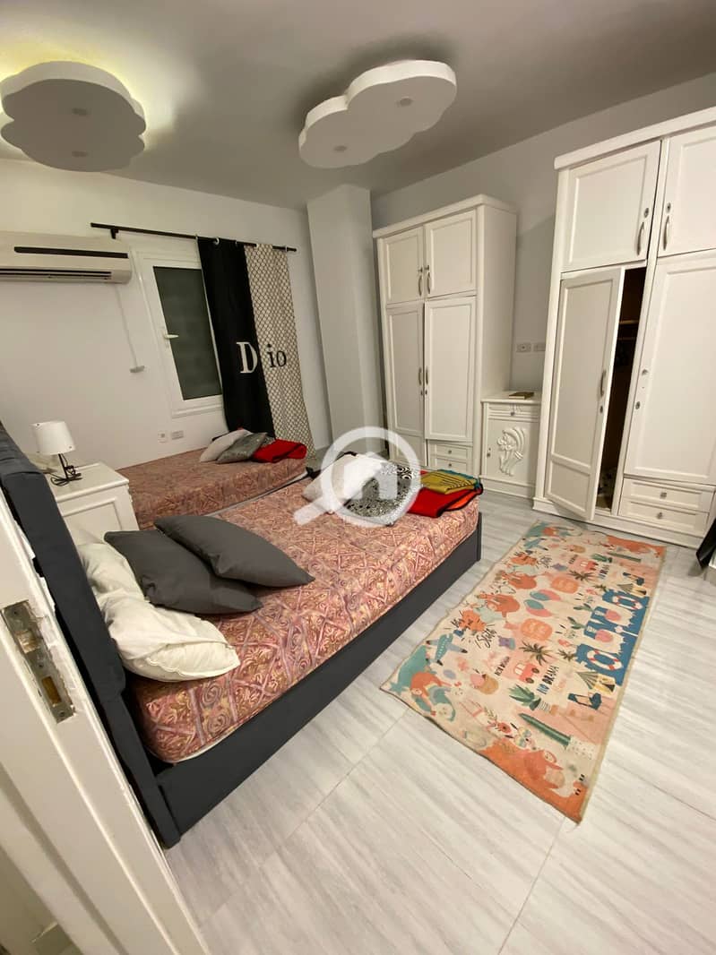 10 4bf77ca7-ea25-4b99-8da7-4aed0d00ed72. jpg