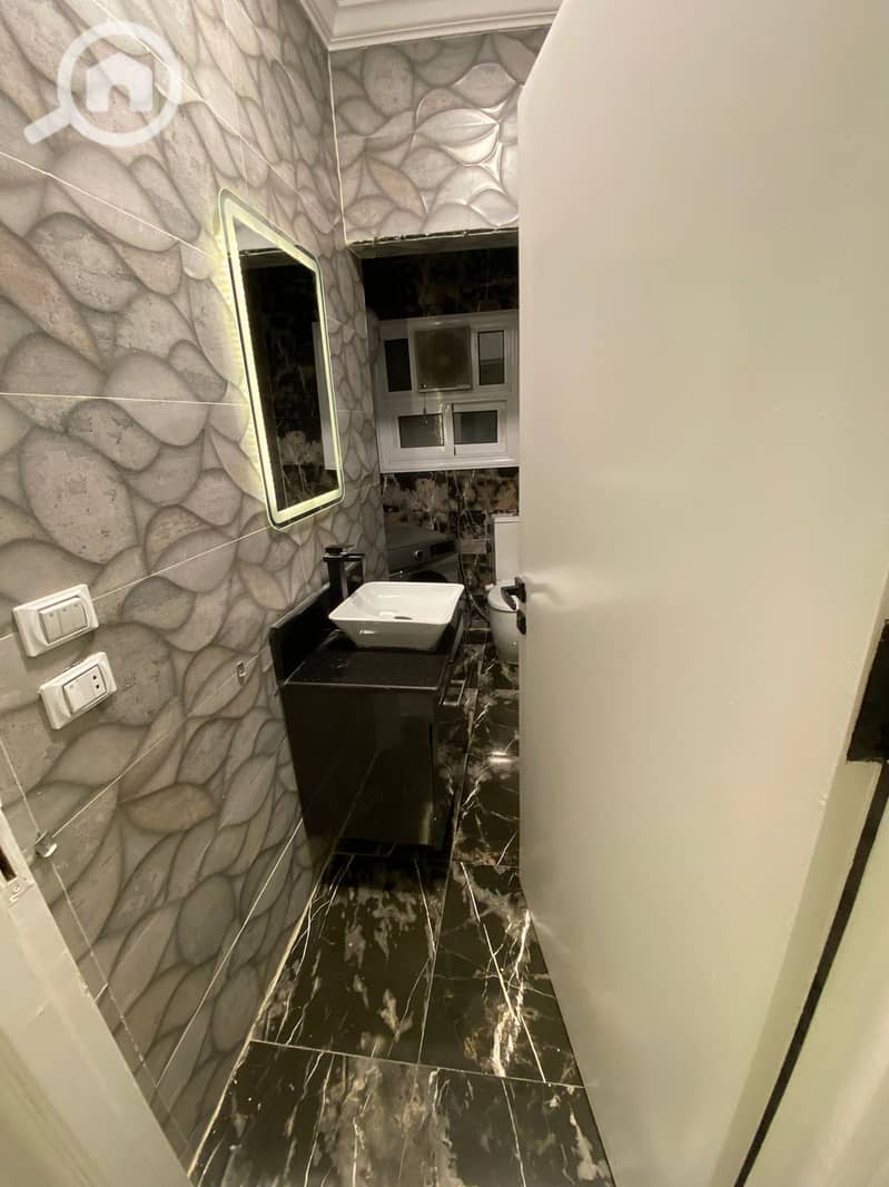 12 de339e30-b38b-439e-b5df-87c107b82382. jpg