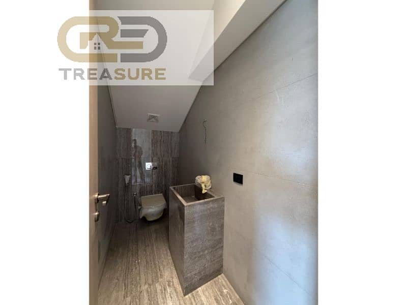 12 WhatsApp Image 2025-12-18 at 4.38. 17 PM (2). jpg