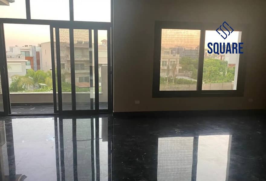 4 8362633-e7b10o. jpg