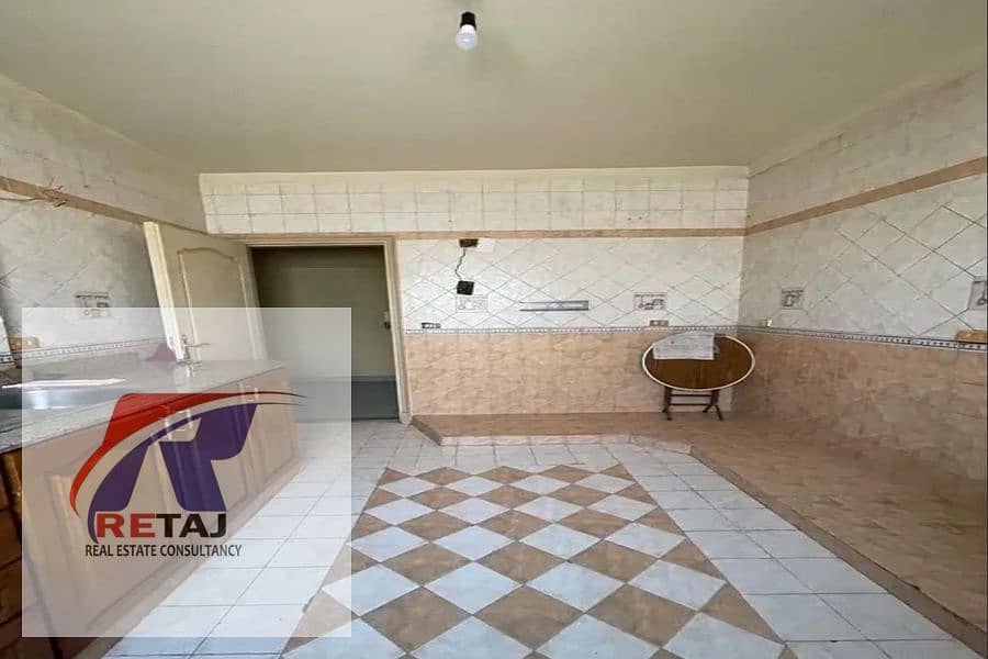 12 6813b7c2-0a98-4301-8872-f259dacf62ea. jpg