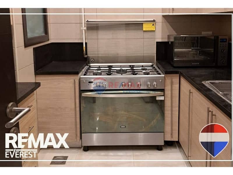 12 bbfd5feb-e091-4b21-9a61-5352215ec6da. jpg