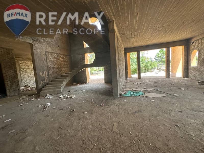 9 873f95a4-cb53-444d-9008-463b10f6aa3a. jpg