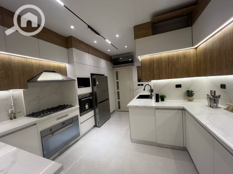 10 864efada-58c6-429f-a22c-6f4a90ee2c6a. jpeg