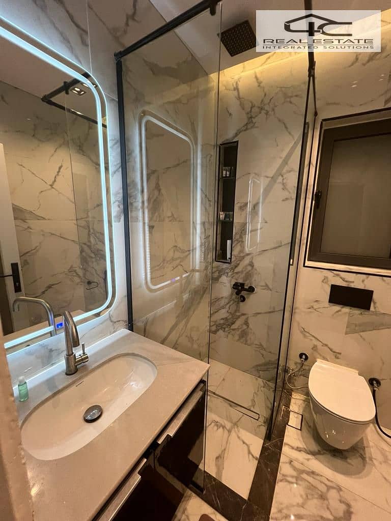 7 WhatsApp Image 2025-12-18 at 00.56. 33 (1). jpeg