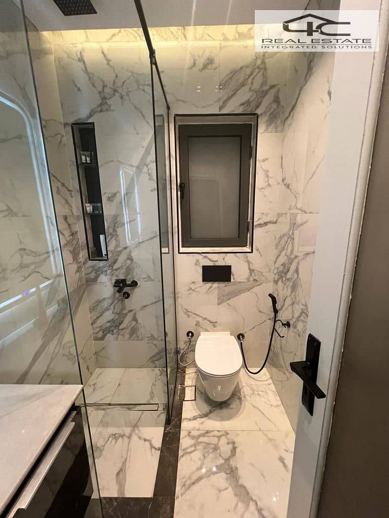 8 WhatsApp Image 2025-12-18 at 00.56. 33 (2). jpeg