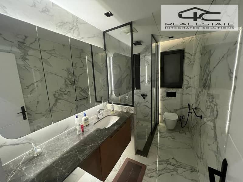 12 WhatsApp Image 2025-12-18 at 00.56. 34 (2). jpeg