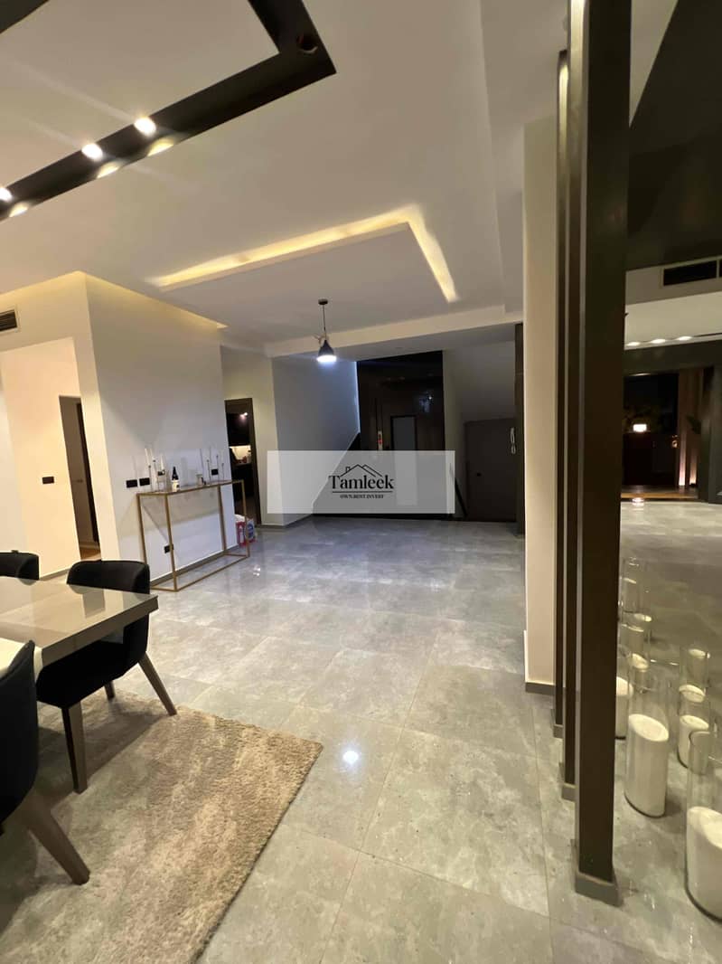 10 d90353ff-8fa2-4ea6-b8f4-334f047ab888. jpg