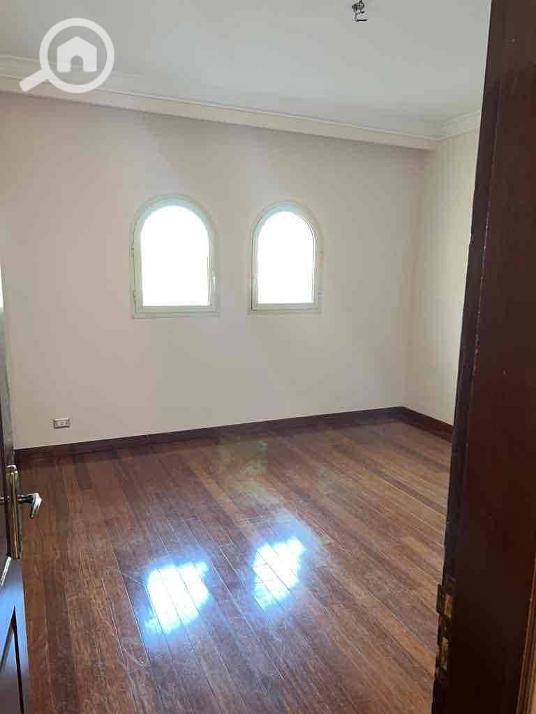 4 814117f5-4c92-445e-b55d-fbe4bc78c1a4. jpg