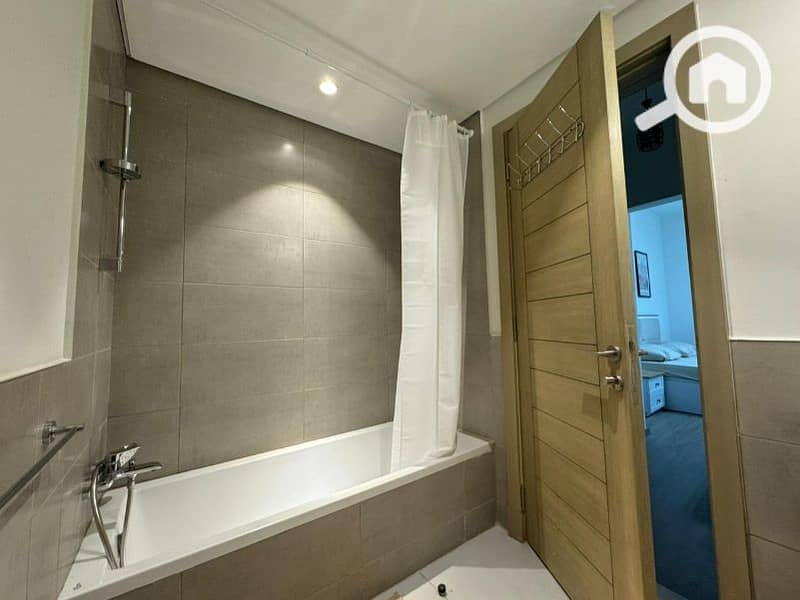 5 6fbf06ff-a838-4d1b-a047-e467c45faea4. jpg