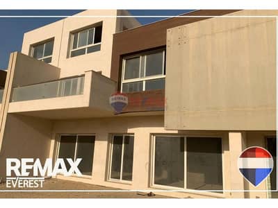 تاون هاوس 4 غرف نوم للبيع في 6 أكتوبر، الجيزة - 9be5e740-9a3c-4b29-9998-ded2e41d527a. jpg تاون هاوس 4 غرف نوم للبيع في 6 أكتوبر، الجيزة - 9be5e740-9a3c-4b29-9998-ded2e41d527a. jpg