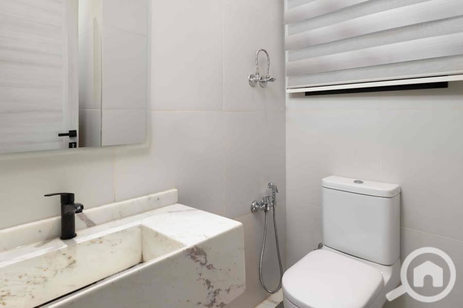 14 e5b120f9-4d5c-49bd-a64c-b7ed2d151250. jpg