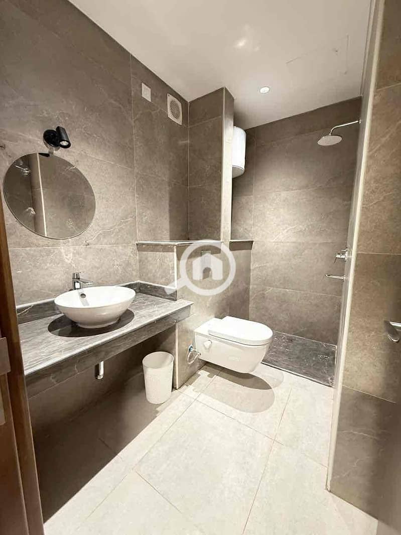 11 3329c01d-e2f7-4d6c-8141-bbcc05234830. jpg