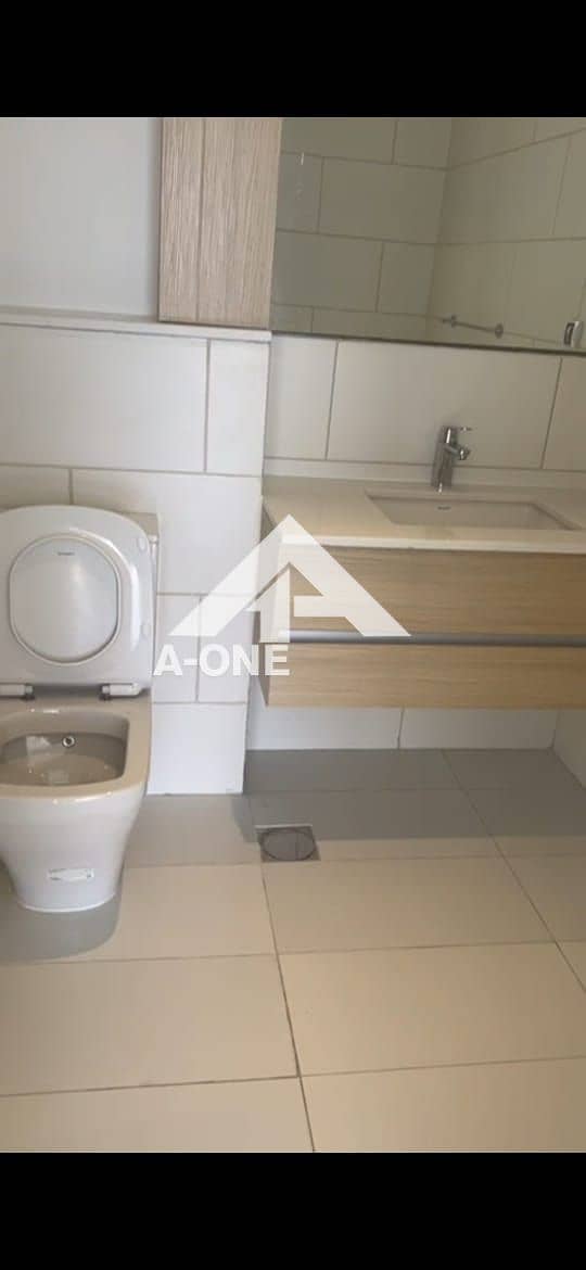 4 269ca16a-46a8-4de6-8648-5a351c2fb6c0. jpg