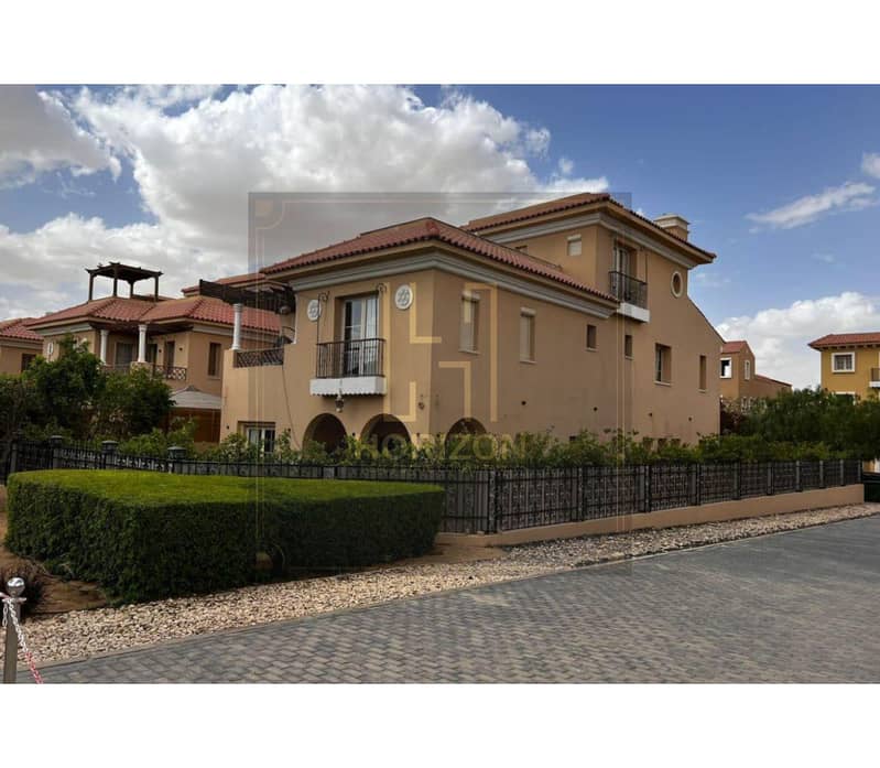 3 8403918-218e4o. jpg