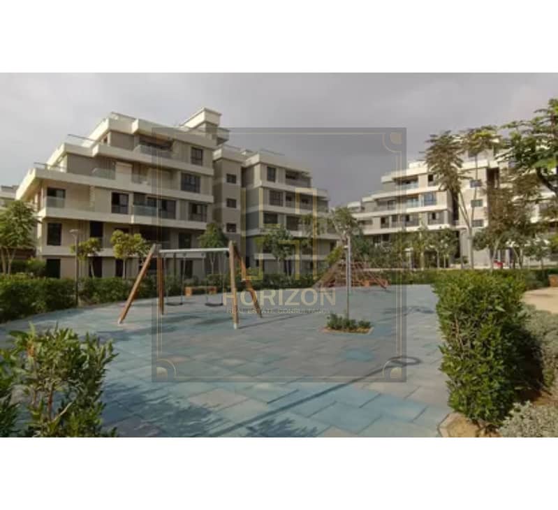 2 8238446-bfcb3o. jpg