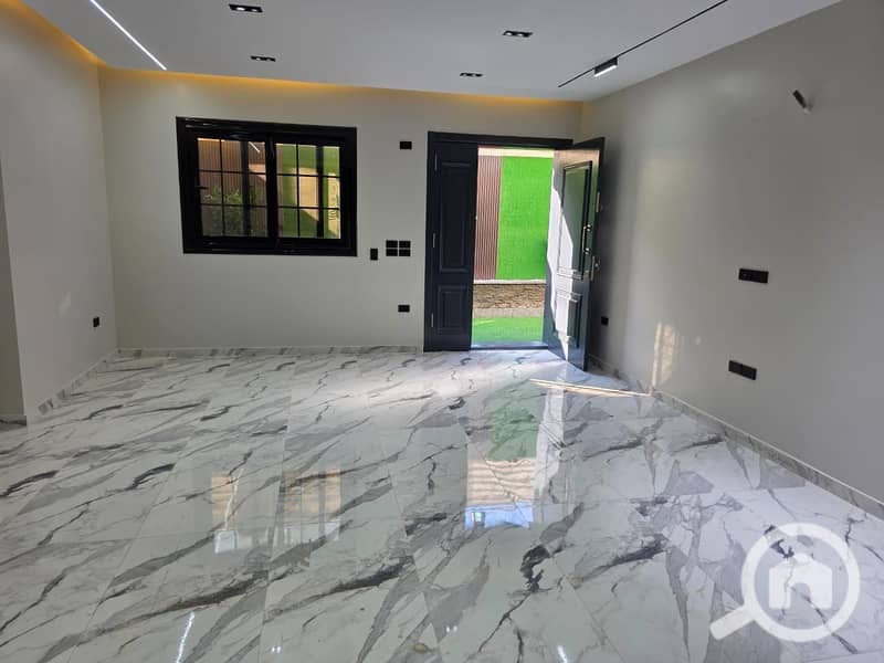 2 47936d9f-744c-4ab7-8d12-3d44e746b363. jpeg