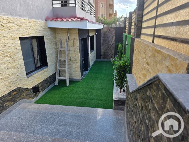 7 598f68fb-3cd1-4381-bab1-34df724d53d0. jpeg