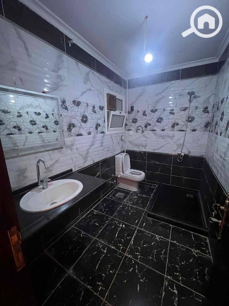 10 811d4efb-46d8-4a18-9e0f-3f93dada2fb0. jpg