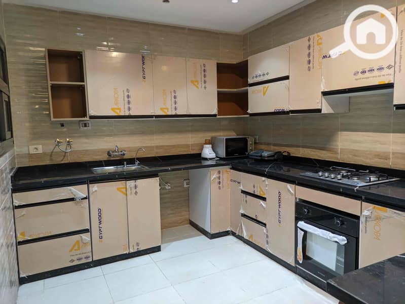 12 b5900679-6264-4514-ba18-fe5f8a59e21f. jpg