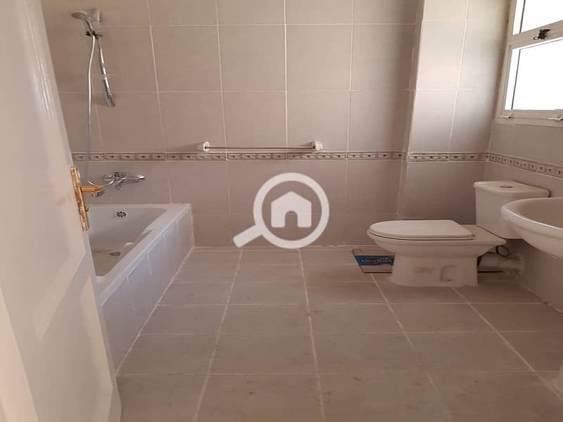 12 34221ab2-ddb4-41c3-a855-9dc2738dd275. jpg