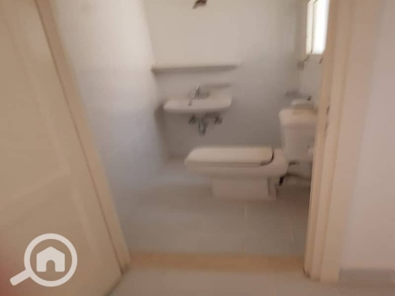 15 e56d9748-9e71-4323-9d0b-045a67a634a9. jpg