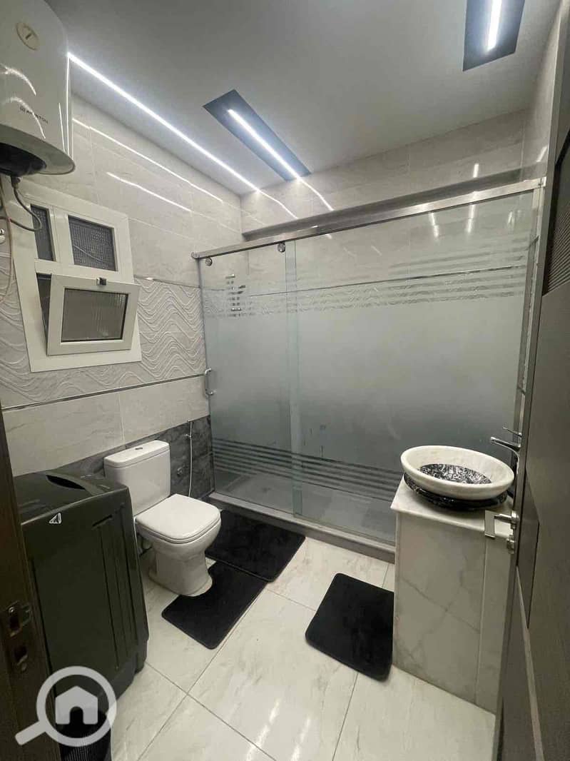 8 e7d76d7c-f8dd-4386-8ffe-4c0a8e6761d0. jpg