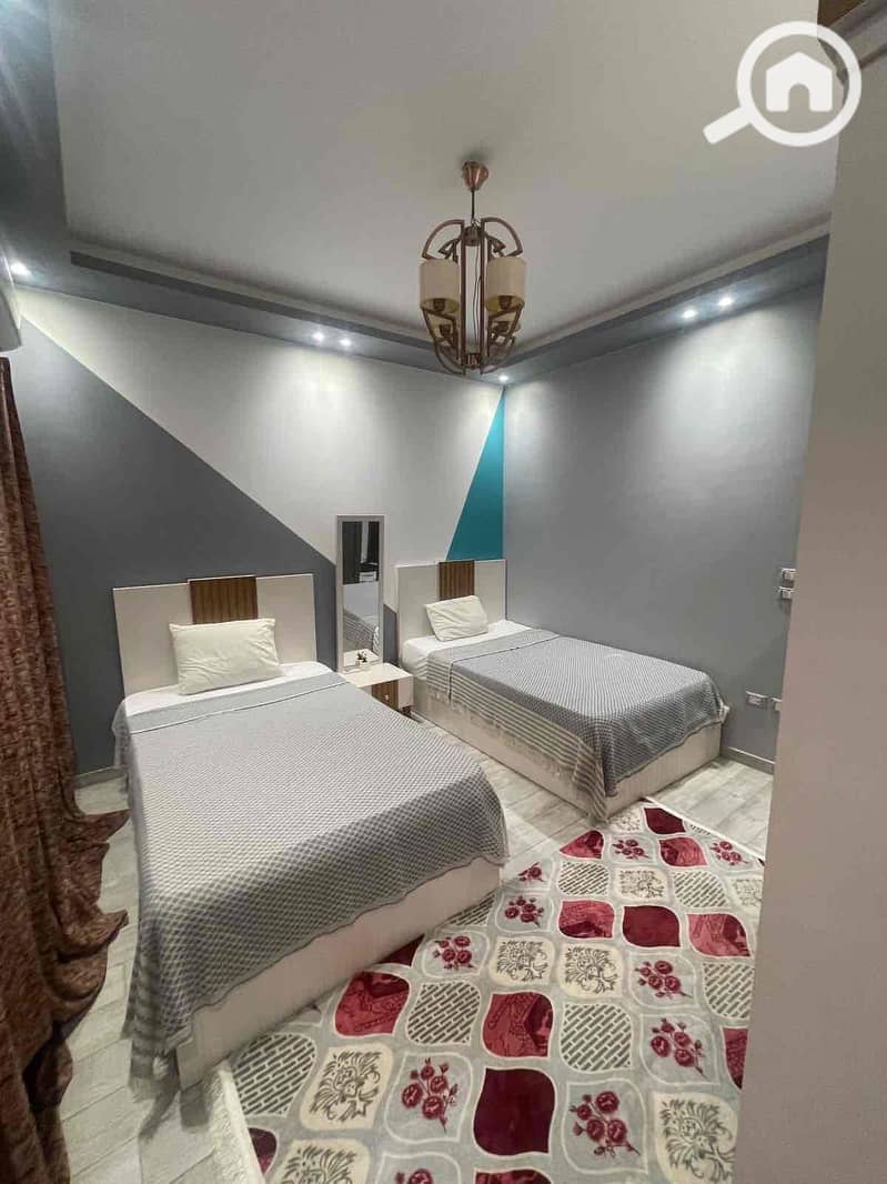 12 8018a0a4-0681-4442-80a3-131cdbcf79ad. jpg