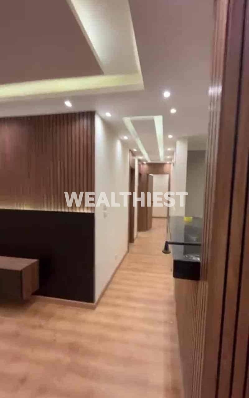 3 73b95dce-3760-493f-af18-3813d2f661e1. jpg