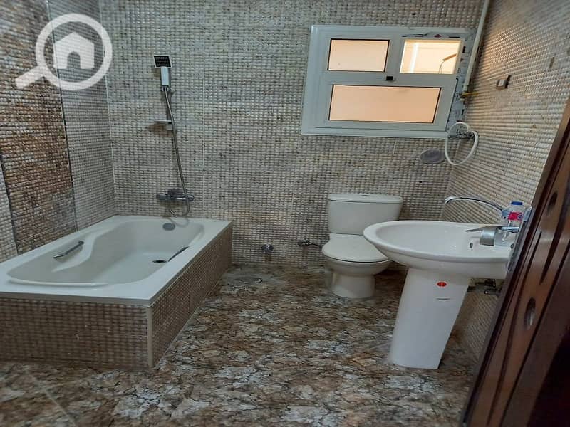 5 WhatsApp Image 2025-12-17 at 18.43. 35_39be714d. jpg