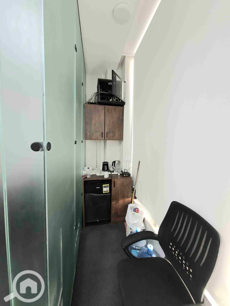 8 ٢٠٢٥١٠٢٠_١٧٢٥٠٧. jpg