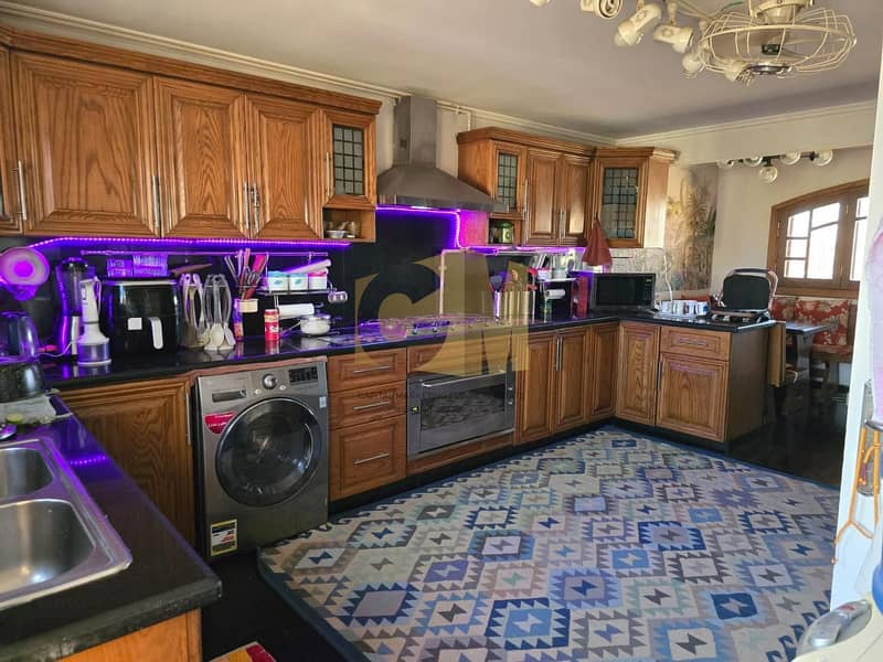 6 597765196_122111305503089333_326035456823527888_n. jpg