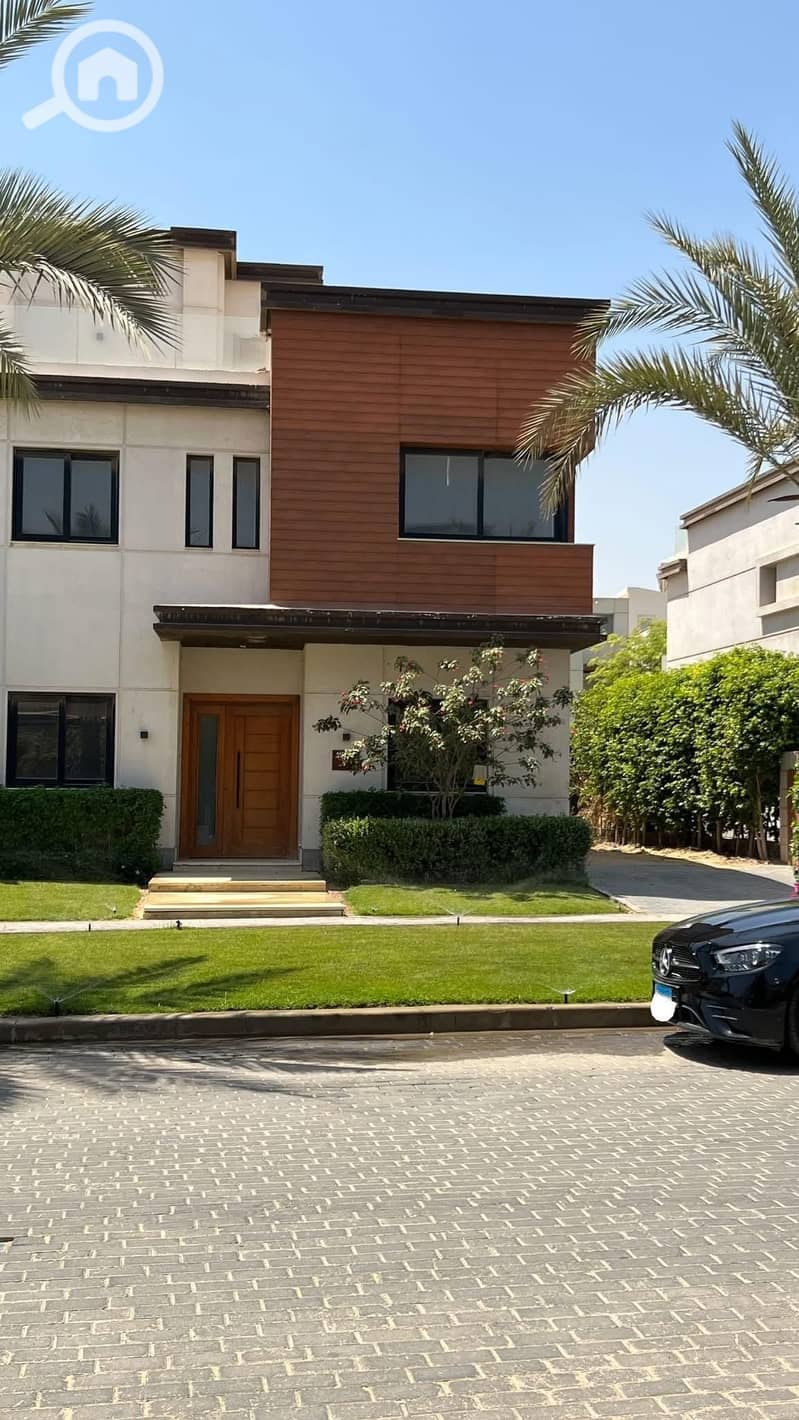 12 1c745810-f6c3-46ef-83d9-51b81f259813. jpeg