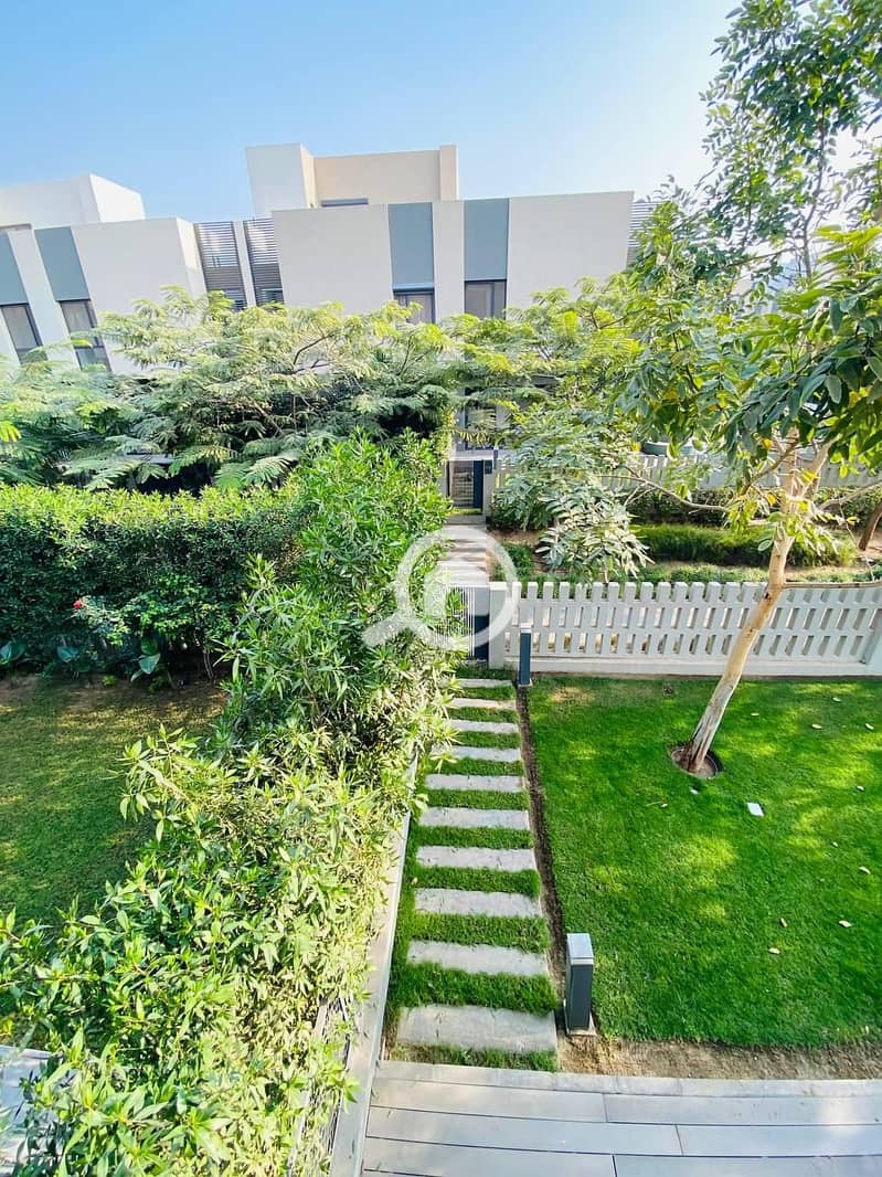 6 921e7c24-ae35-4555-a04a-bb67f47c0ce7. jpeg