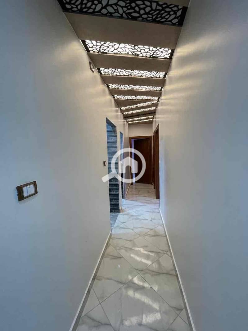 6 d8b185e8-c1d0-4ae2-b28a-ef4b848df179. jpg