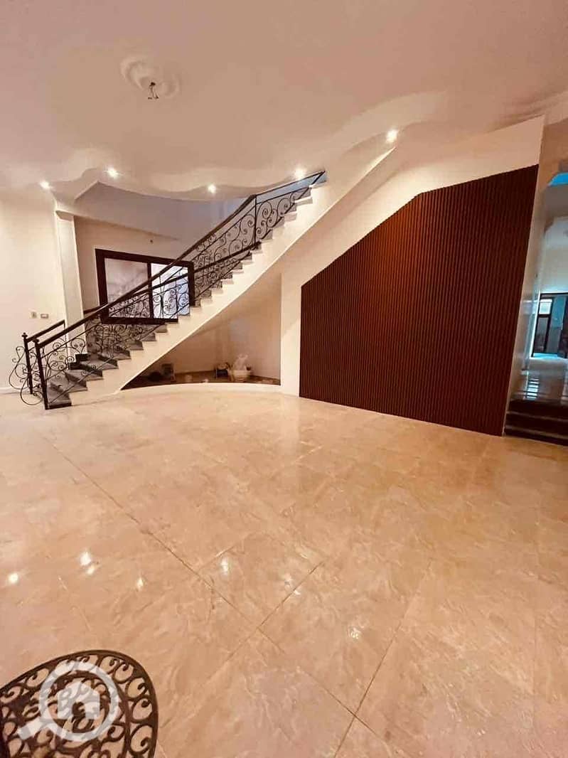 4 8f8bf622-a534-40ce-a533-aa7f81a2fa86. jpg