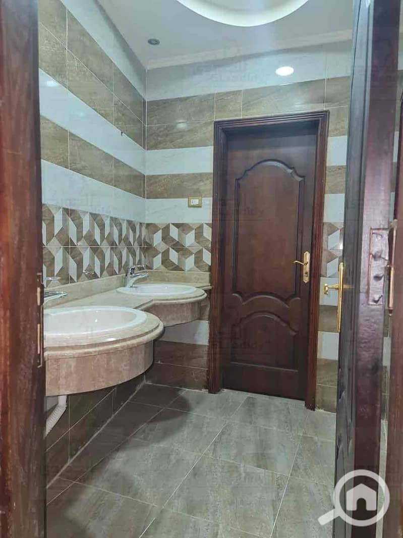 7 7dfdccec-26c8-4854-a79f-e17de7cfd7d5. jpg