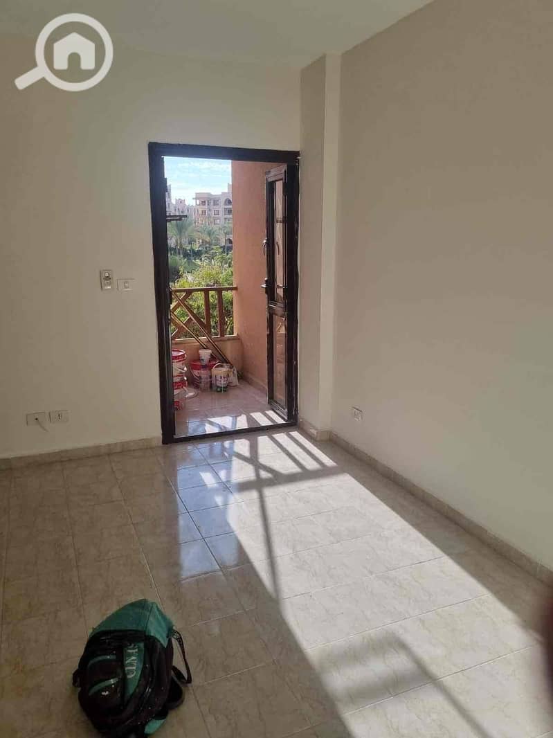 4 4f6b9eaf-7a5f-4d7b-946e-ed1e3d8f2643. jpg