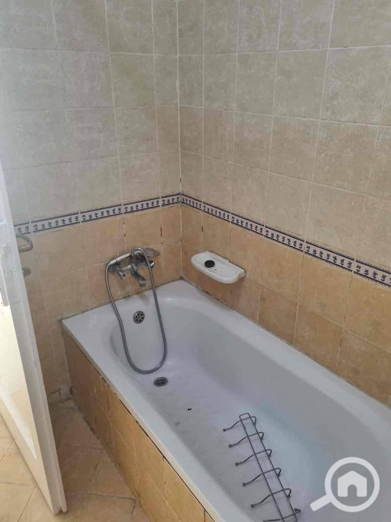 16 e88f52cd-47c3-4d0e-a413-ace13f7fe2b8. jpg