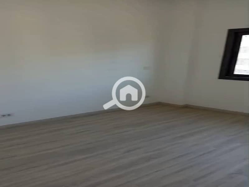 7 c76d28bd-9f06-431a-9f68-d4a9e8143770. jpg