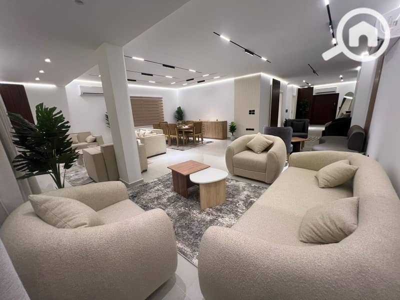 2 d72142e3-ddf9-4f9a-88d1-f7b965772c13. jpg