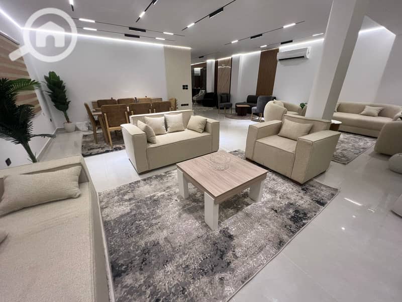 32 d7963c9f-4e87-4e96-b66f-6d36c3ddc58a. jpg