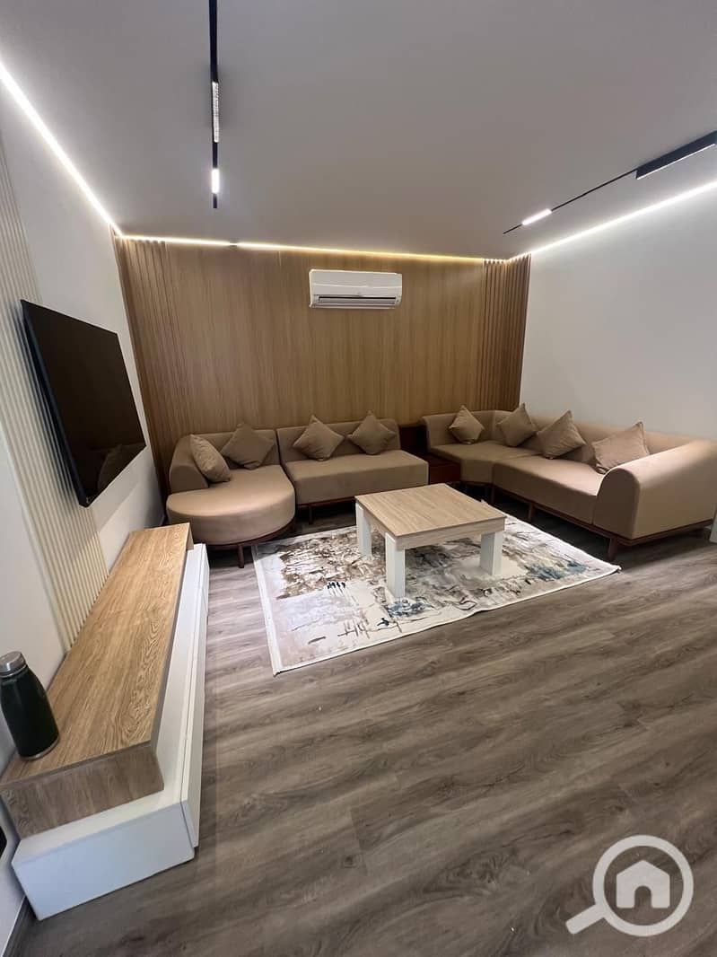 34 de1601cd-5738-4108-8b6e-e41c768cbf96. jpg